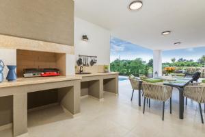 Villa Lastine by Villsy