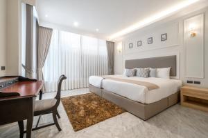 Sclass Penthouse Garden next to 7-11 Center Old City