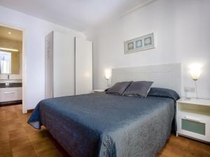 LLANÇÀ 8 LATERAL - Apartamento con vistas al mar, parking y Wifi. - ES-228-55