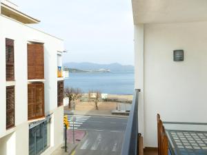 LLANÇÀ 8 LATERAL - Apartamento con vistas al mar, parking y Wifi. - ES-228-55