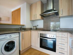 Apartamento con Piscina y Parking en Santa Margarita, Roses - Ideal Familias - ES-228-95