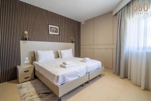 3BR Designer Stay with Outdoor Space, WIFI & AC by 360 Estates