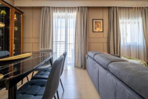 3BR Designer Stay with Outdoor Space, WIFI & AC by 360 Estates