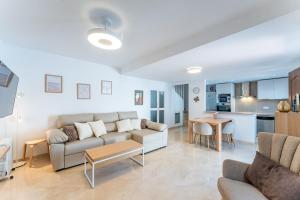 Townhouse Las Cancelas by Kura Homes