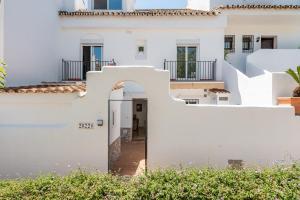 Townhouse Las Cancelas by Kura Homes