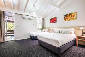 Queen and Single Studio  room in Nightcap at the Ranch Hotel