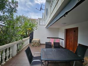 Sunny Pool Apartments