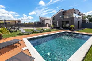 Villa Porte Verde with pool and jacuzzi