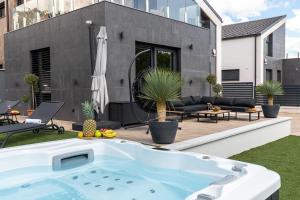 Villa Porte Verde - Private Pool and Jacuzzi