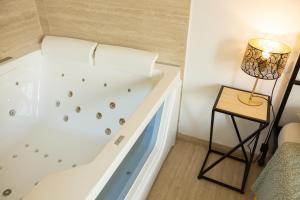 Maris Suite - Appartamento con vasca idromassaggio img6