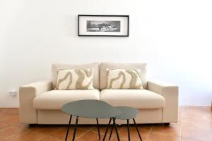 Escape to a terrace over Taviras history