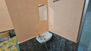 Baba Dhani Nishad Palace