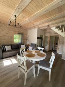 Cozy House by Galuonai Lake - Jauki 3 miegamųjų sodyba 200 m nuo Galuonų ežero