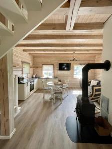 Cozy House by Galuonai Lake - Jauki 3 miegamųjų sodyba 200 m nuo Galuonų ežero