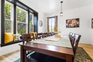 Massive 11BR Home Ideal for Reunions