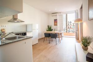 2ESC1067 - Magnific 2br flat in the gothic distric