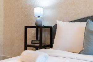 Lux BnB I Souk Al Bahar I Burj Khalifa Views