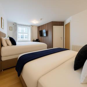 Stylish & Bright Studio in the Heart of Soho Unbeatable Location! No Lift WD8