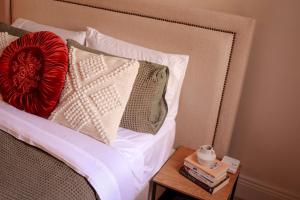 Modern Coburg 2bed house near Pentridge, Sydney Rd Dining & 15 min to City