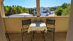 Leana Apartments , island of Brač