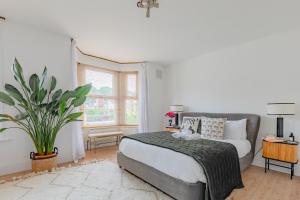 Luxuriously Curated 4BD Home Stoke Newington