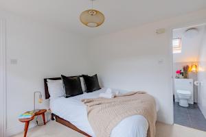 Luxuriously Curated 4BD Home Stoke Newington