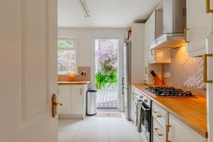 Luxuriously Curated 4BD Home Stoke Newington