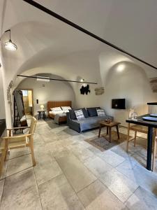 Arch Residence, studio 2, Emporios