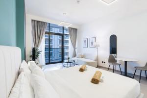 Modern Home in Sports City with Rooftop Pool