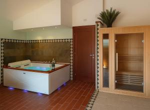 King Room with Spa Bath