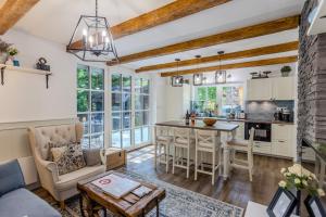 BalChill House With Sauna And Jacuzzi - Happy Rentals