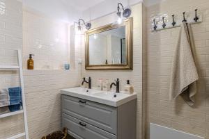 BalChill House With Sauna And Jacuzzi - Happy Rentals