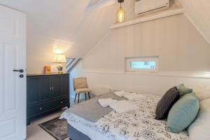 BalChill House With Sauna And Jacuzzi - Happy Rentals