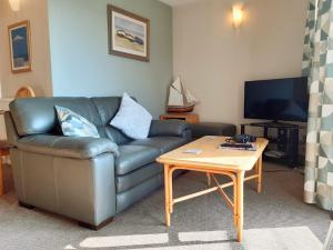 Sunrise Bay - Mount Brioni