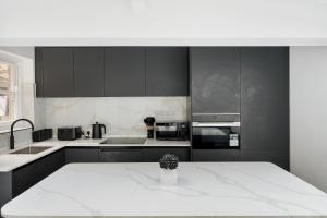 Luxury Modern 2-Bed Flat in Chic Chelsea