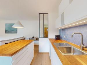 Bright flat in Sion
