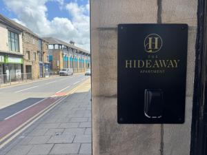 The Hideaway - 2-Bedroom Apartment with outdoor terrace & free parking