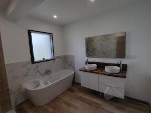 Villas Villa neuve avec jardin : photos des chambres