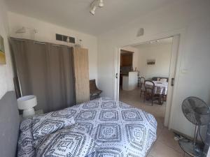 Studio à Sanary-Sur-Mer avec balcon à 200m du port