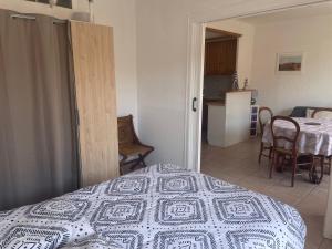 Studio à Sanary-Sur-Mer avec balcon à 200m du port