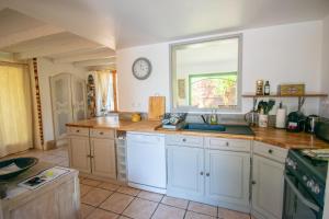 Maisons de vacances Jolie maison independante avec jardin et piscine : photos des chambres