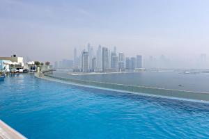 Stylish One-Bedroom Oasis - Prime Palm Location - 4hvězdičkové hotely ve městě Dubaj