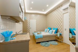 Budapest Holiday Colours