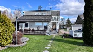 Villa Krystle - Riverside Retreat