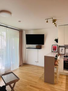 Cozy Ozo Park Apartment, Pet Friendly with Workspace