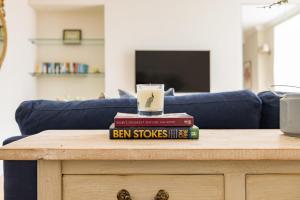 Chic Earls Court Garden Apartment