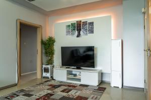 2 BDR Cozy Downtown Apt I Mall, Park, Subway