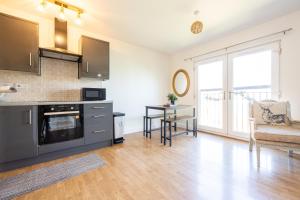Cosy, Central 2 Bed flat parking