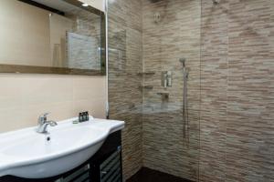 2 BDR Cozy Downtown Apt I Mall, Park, Subway