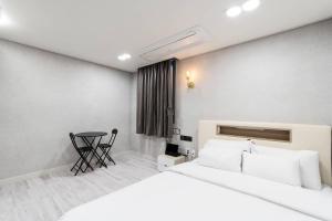 Phòng Giường Đôi Có Phòng Tắm Riêng (Double Room with Private Bathroom)